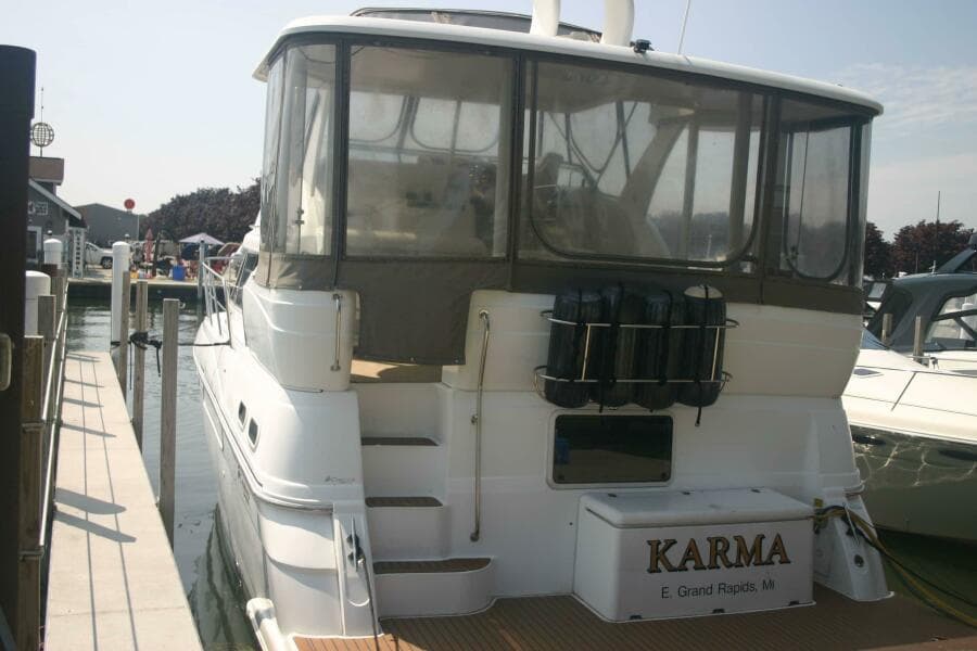 2001 Cruisers Yachts 3750 Motor Yacht