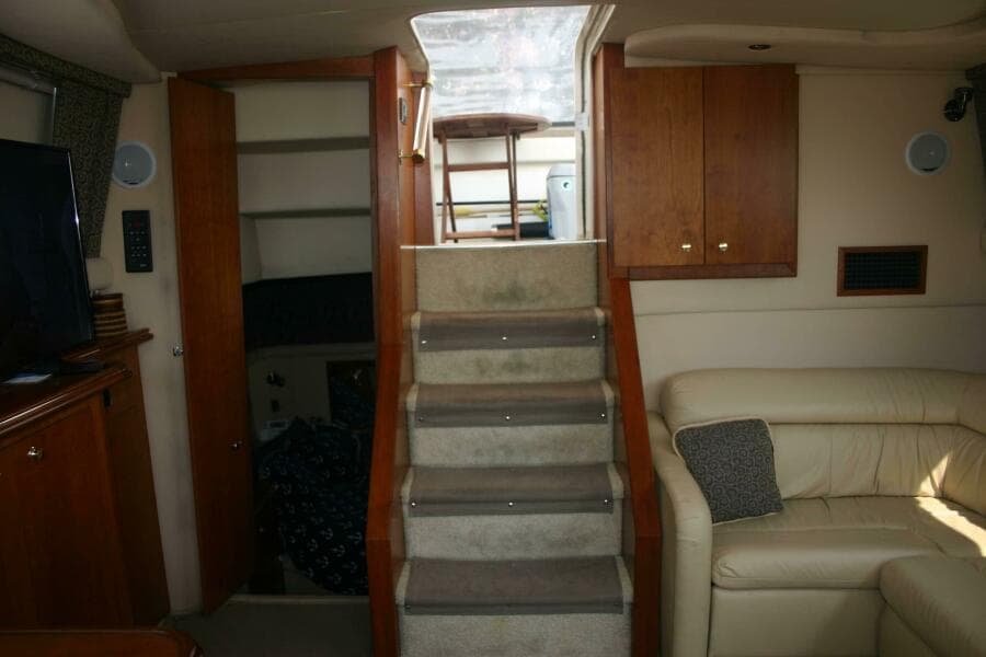 2001 Cruisers Yachts 3750 Motor Yacht