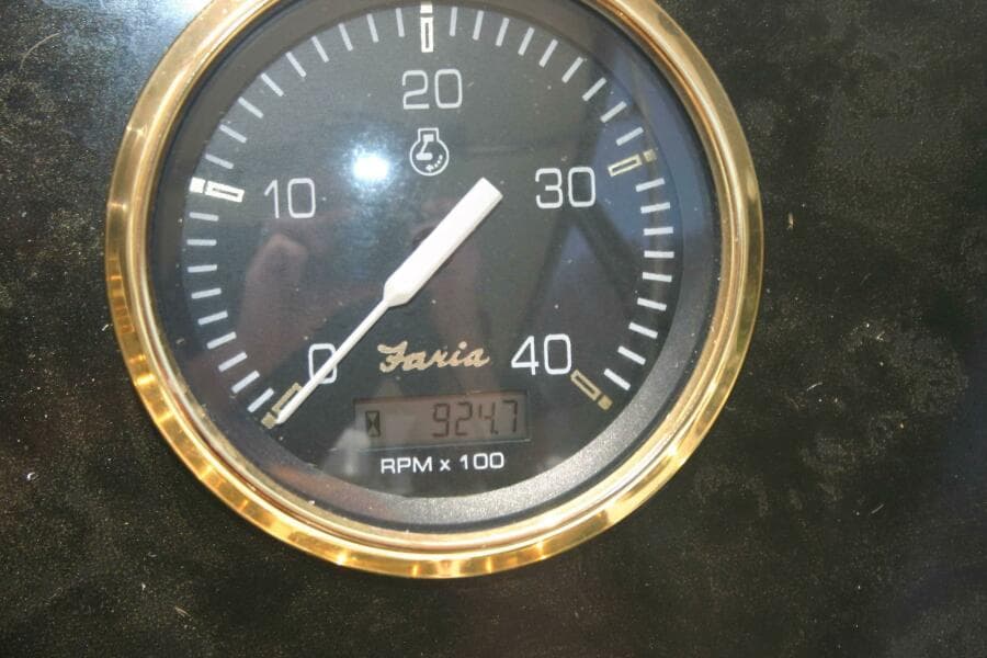 2001 Cruisers Yachts 3750 Motor Yacht