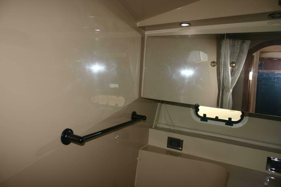 2001 Cruisers Yachts 3750 Motor Yacht