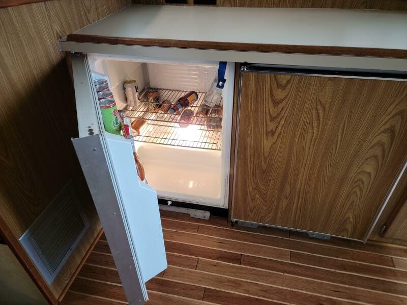 1983 Bertram 33 Flybridge Cruiser