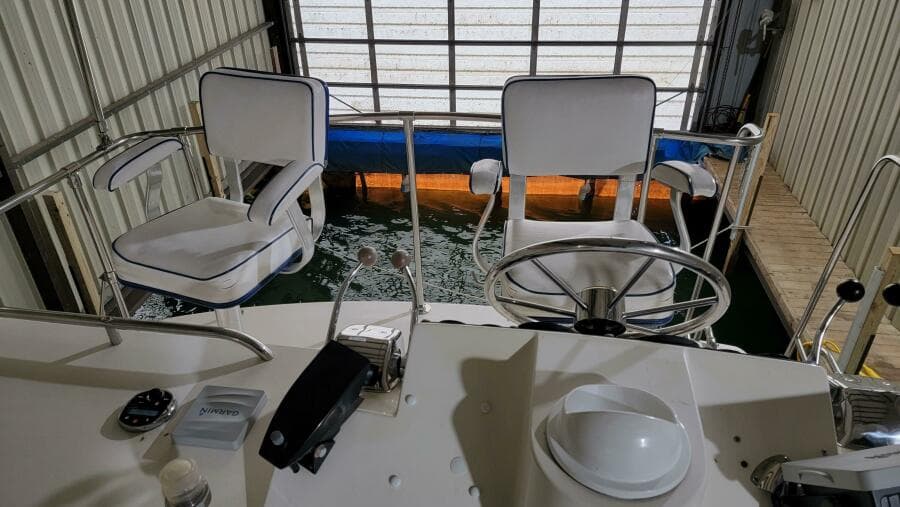 1983 Bertram 33 Flybridge Cruiser