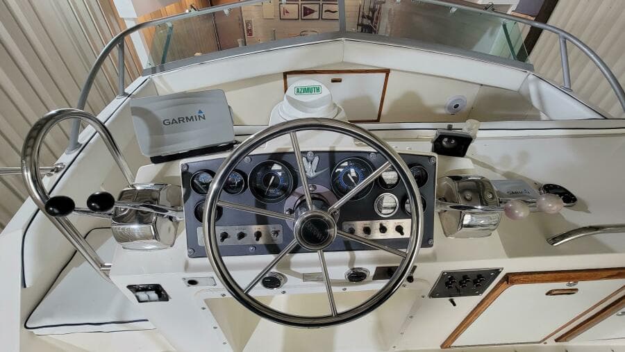 1983 Bertram 33 Flybridge Cruiser