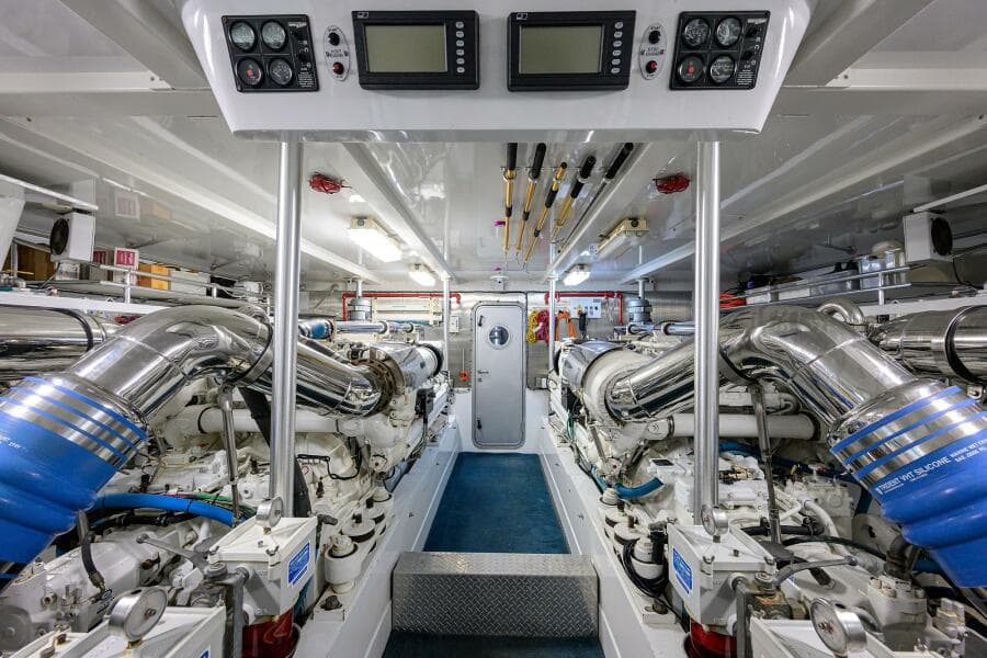 2004 Sea Force IX 82 Enclosed Bridge