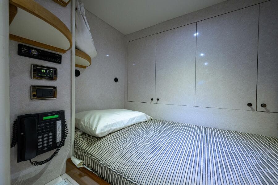 2004 Sea Force IX 82 Enclosed Bridge