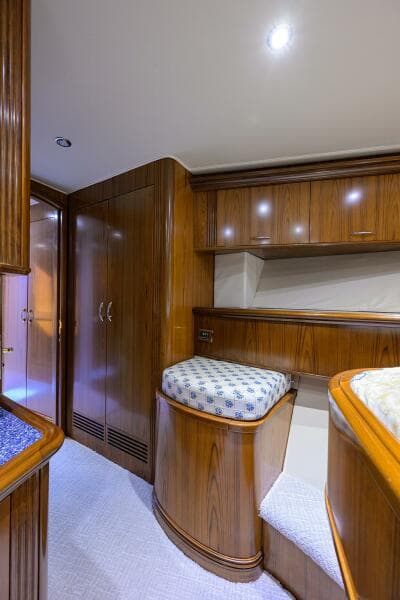 2004 Sea Force IX 82 Enclosed Bridge