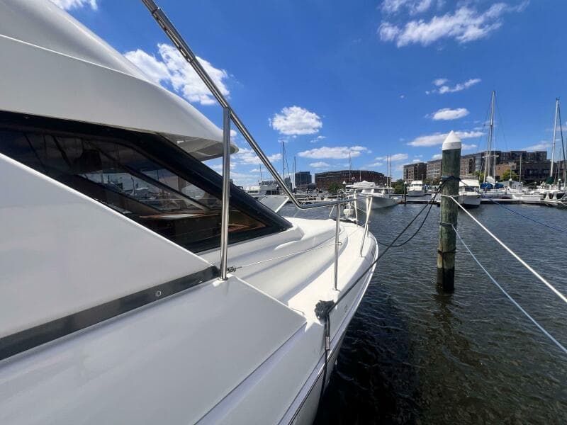 2001 Silverton 352 Motor Yacht