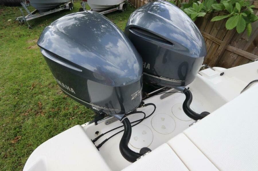 2017 Robalo R260 Center Console