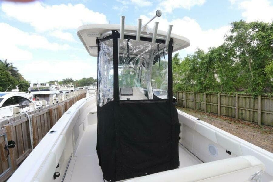 2017 Robalo R260 Center Console