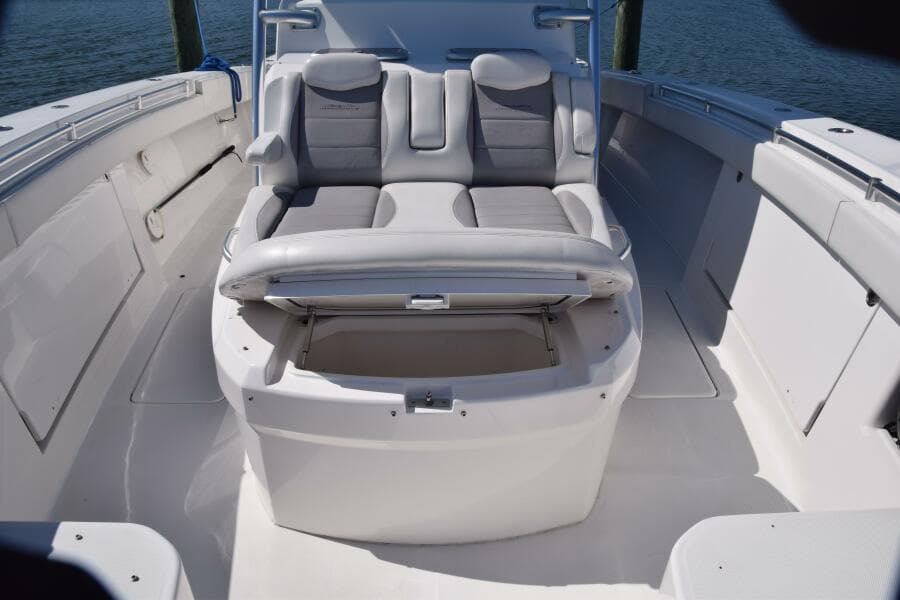 2018 Invincible 42 Center Cabin