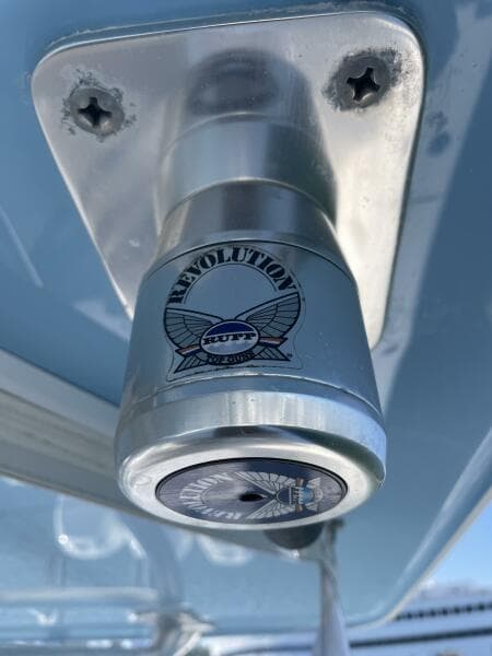 2018 Invincible 42 Center Cabin