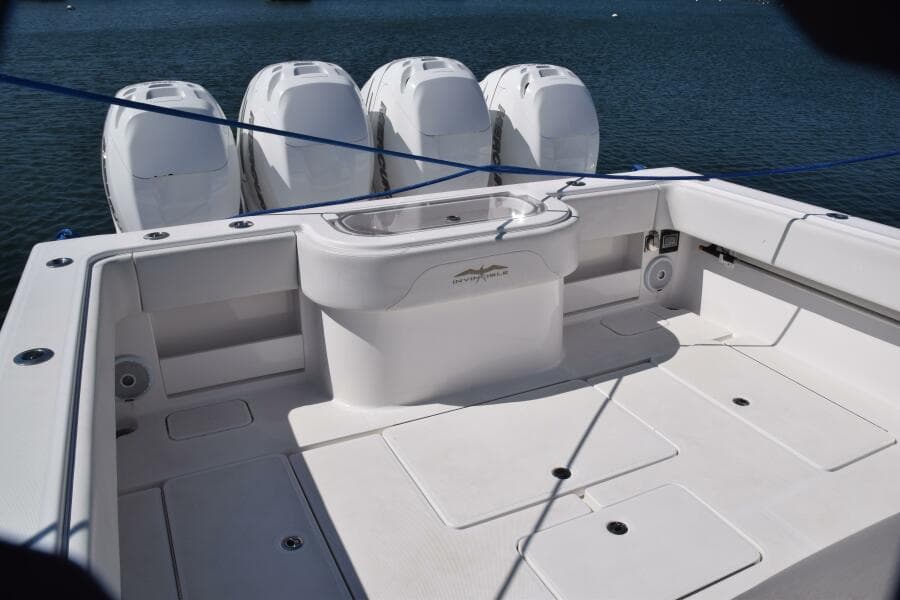 2018 Invincible 42 Center Cabin