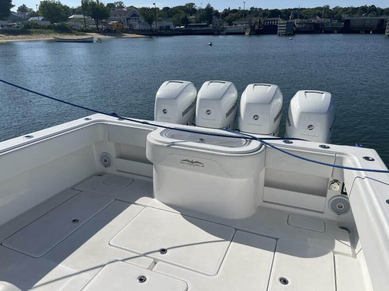 2018 Invincible 42 Center Cabin