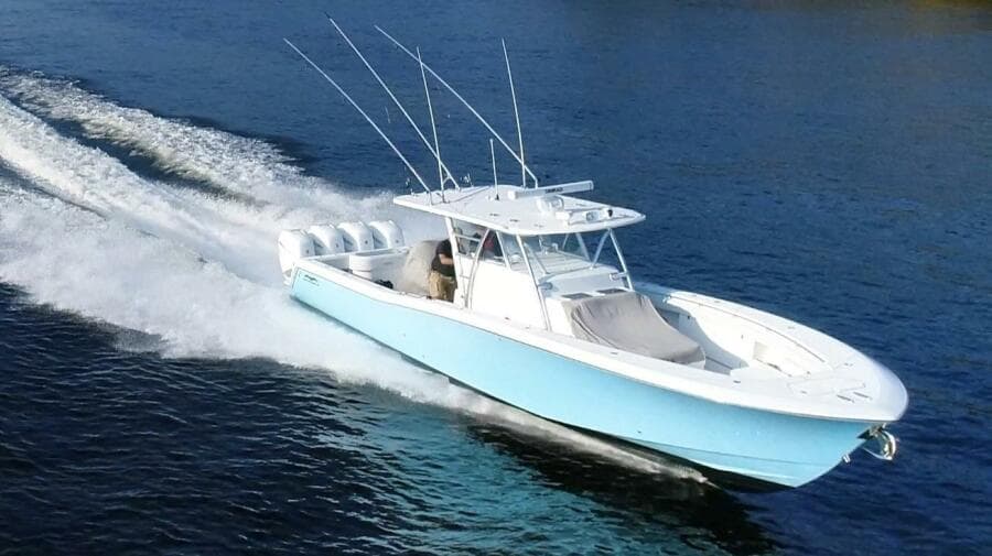 2018 Invincible 42 Center Cabin