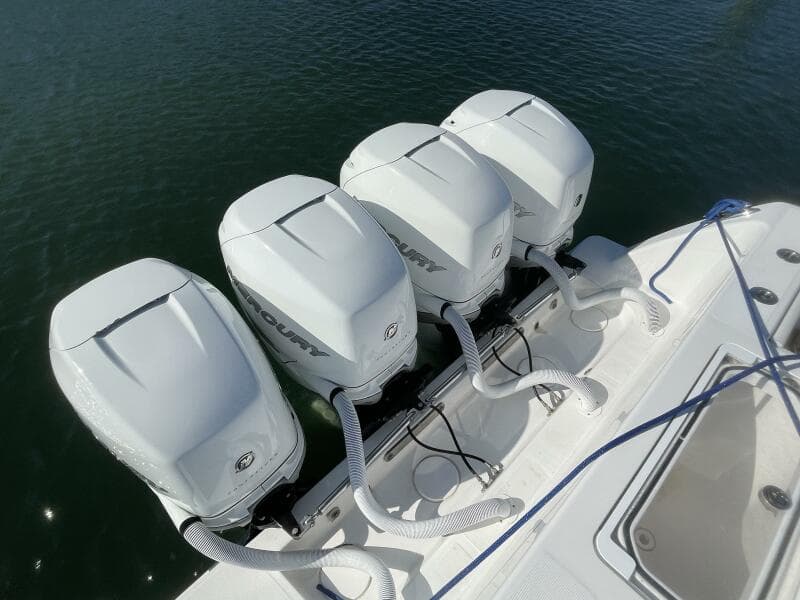 2018 Invincible 42 Center Cabin