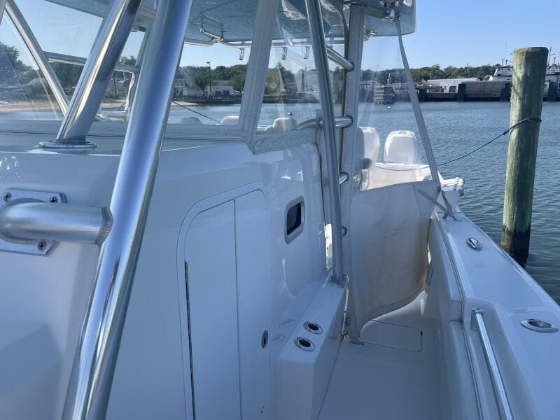 2018 Invincible 42 Center Cabin