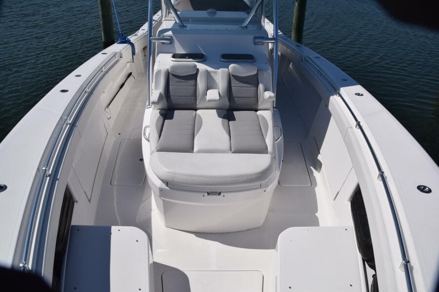 2018 Invincible 42 Center Cabin