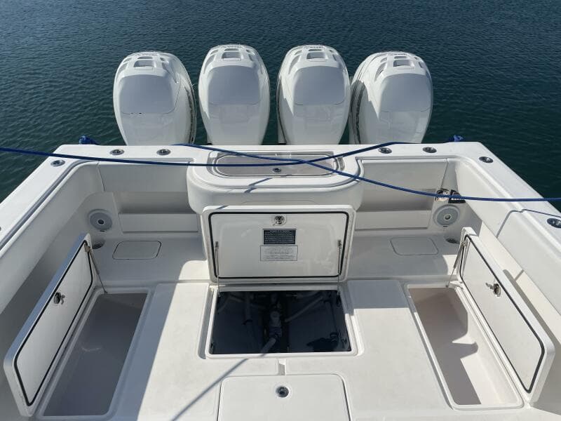 2018 Invincible 42 Center Cabin