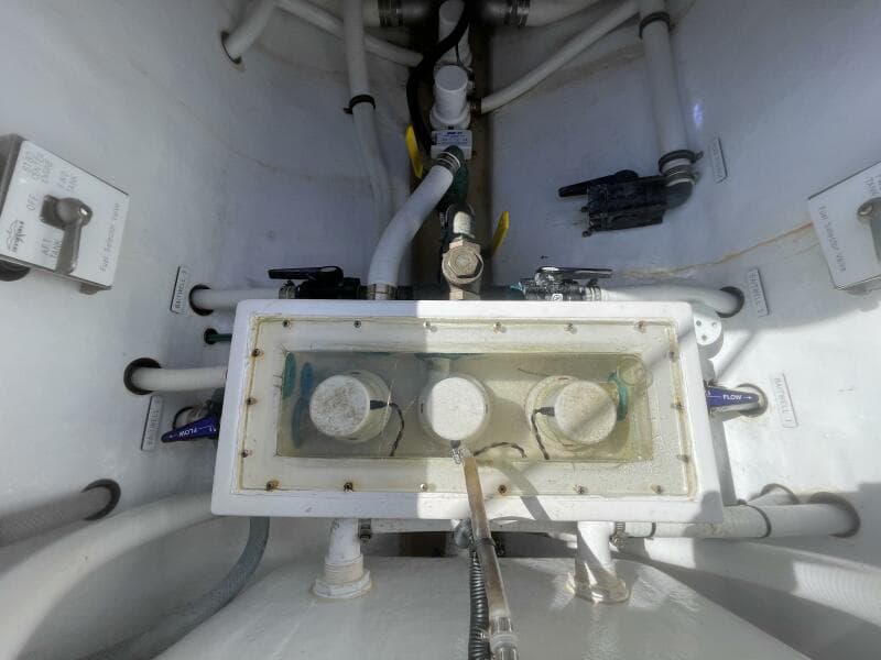 2018 Invincible 42 Center Cabin