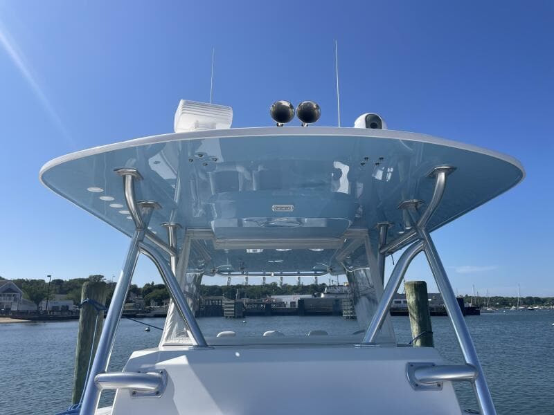 2018 Invincible 42 Center Cabin
