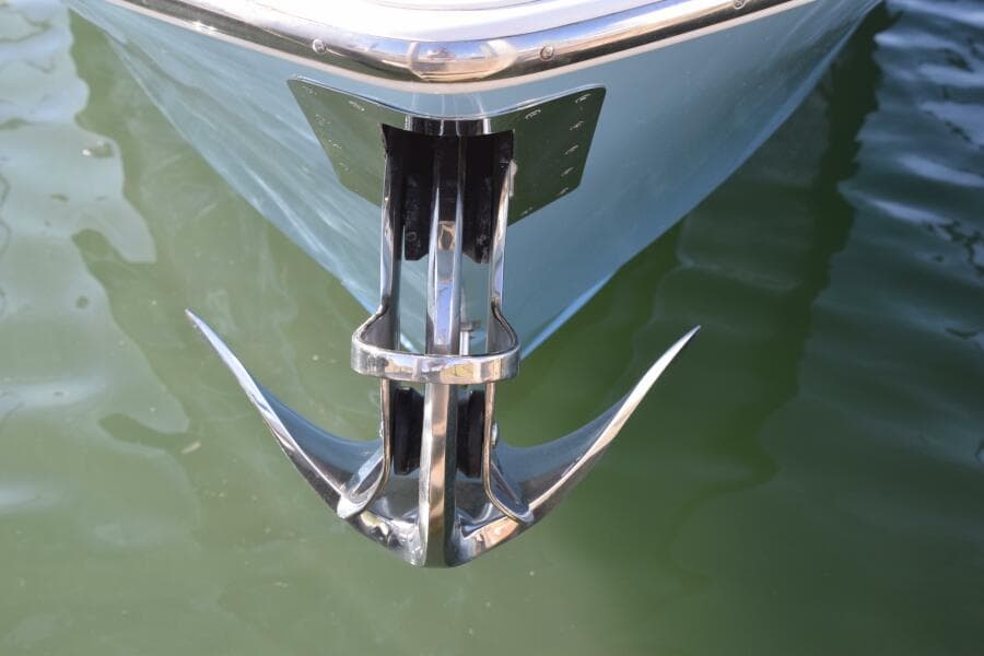 2018 Invincible 42 Center Cabin