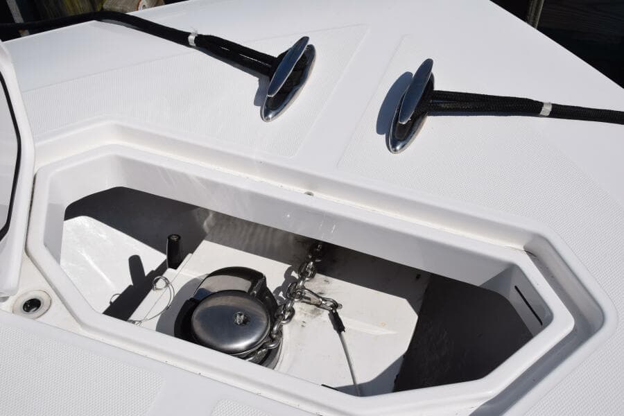 2018 Invincible 42 Center Cabin