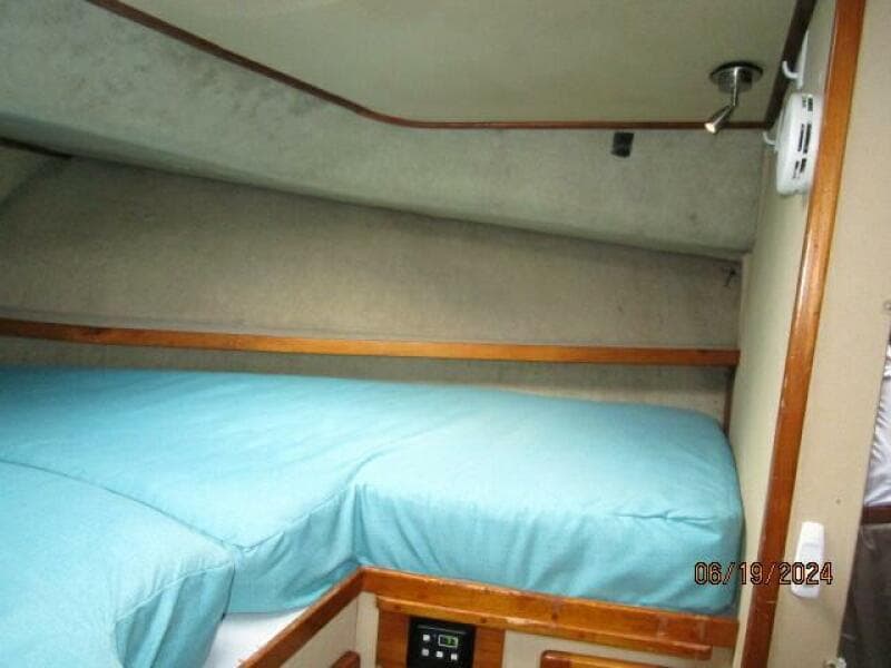 40' Mainship guest stateroom starboard