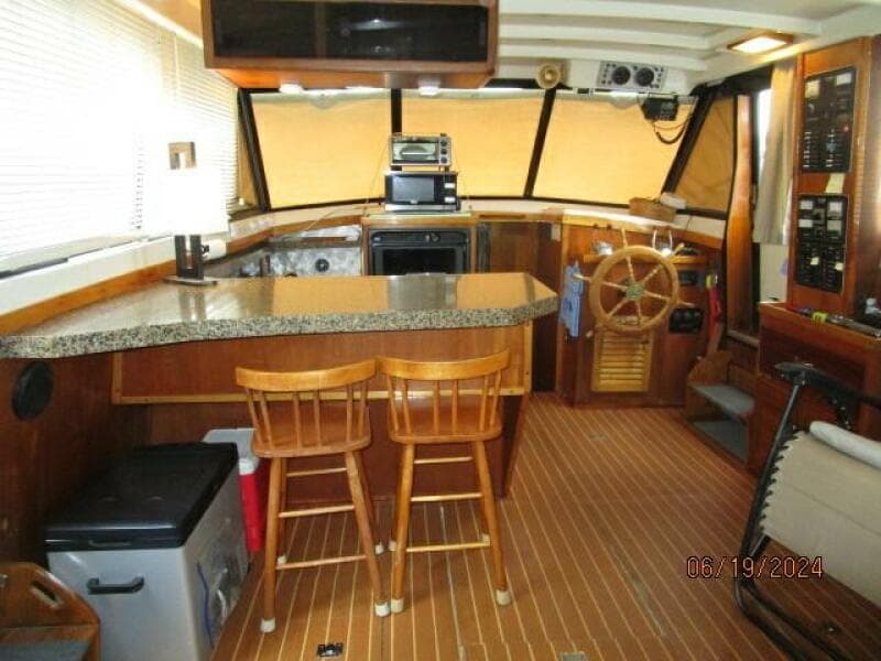 40' Mainship salon forward
