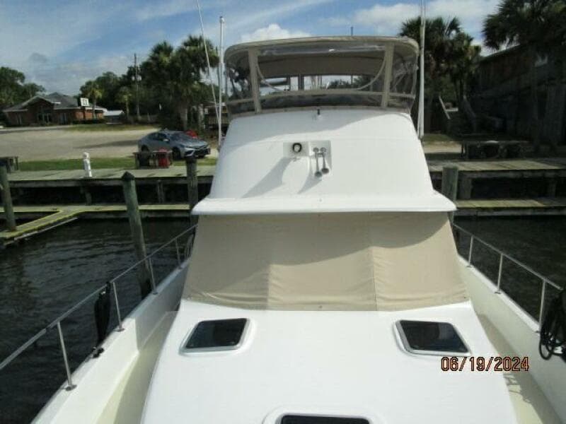 40' Mainship foredeck aft