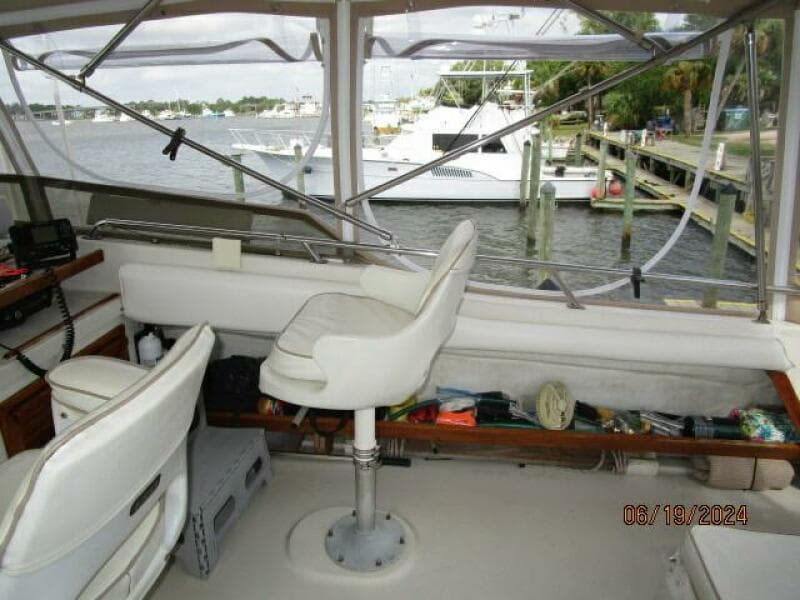 40' Mainship flybridge starboard