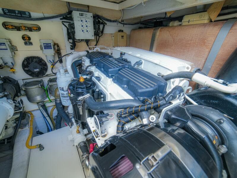 50  Fairline 2014 Cruiser "YOLO" - Engine Room