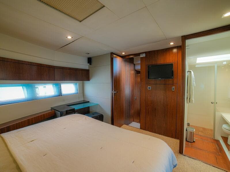 50  Fairline 2014 Cruiser "YOLO" - Master Stateroom