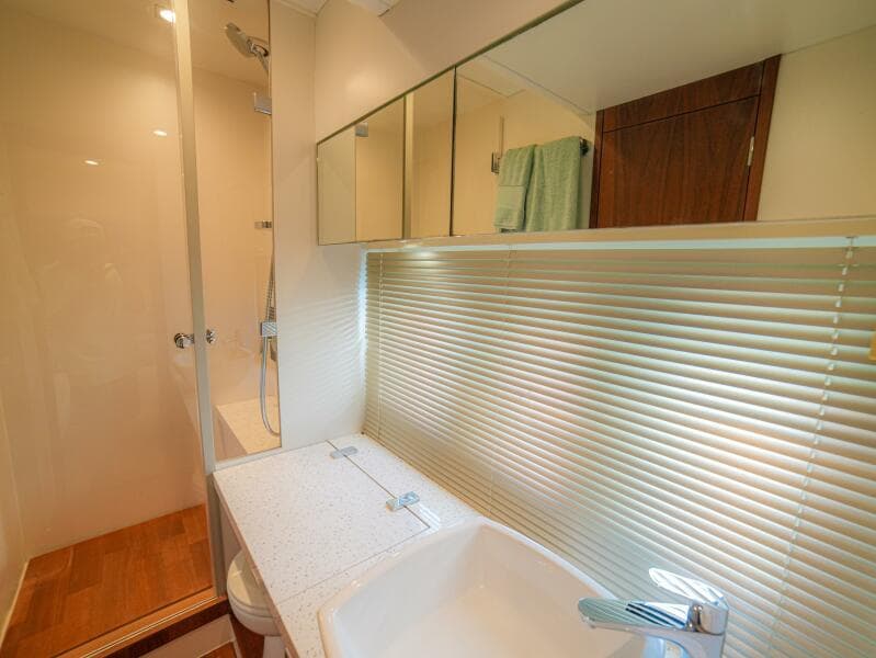 50  Fairline 2014 Cruiser "YOLO" - Head