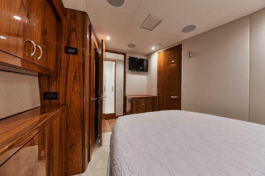 54' Hatteras GT54 - VIP Stateroom that the only card i