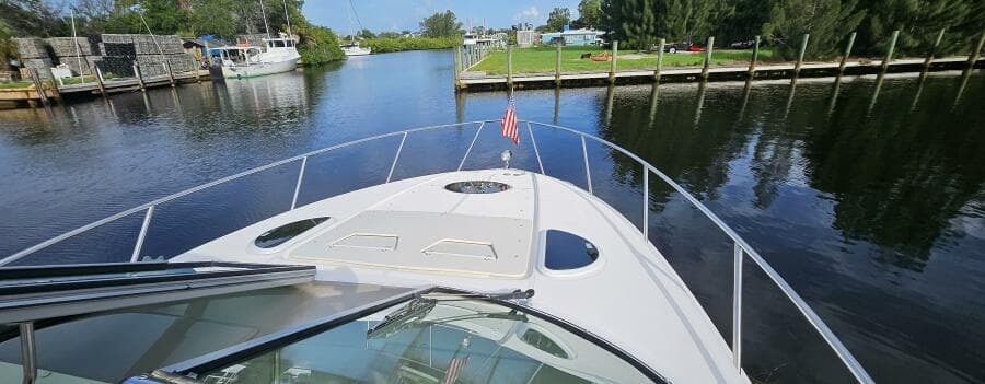 2018 Regal 33 XO Express Cruiser Outboard