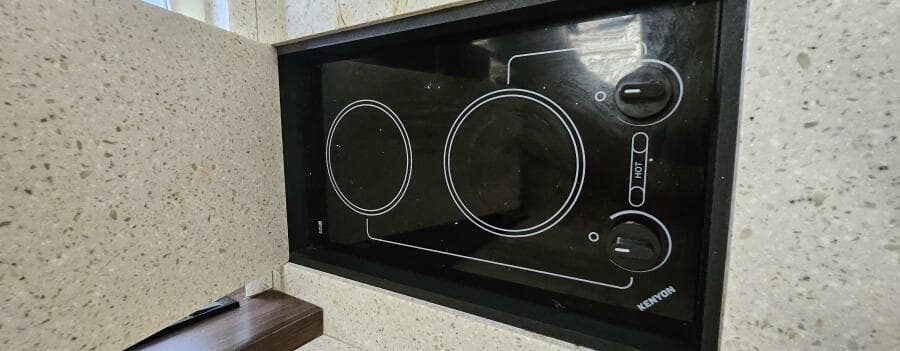 2018 Regal 33 XO Express Cruiser Outboard