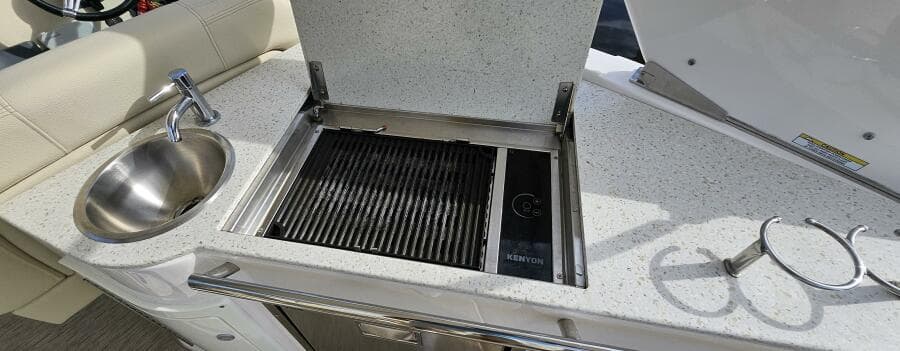 2018 Regal 33 XO Express Cruiser Outboard