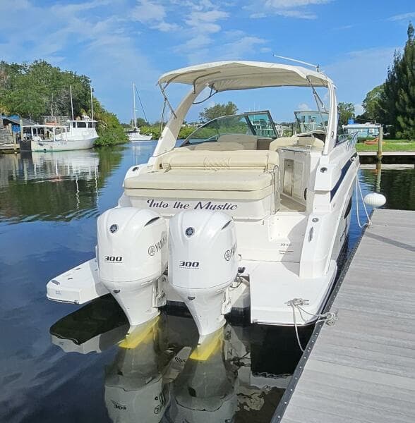 2018 Regal 33 XO Express Cruiser Outboard