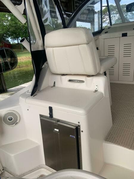 2016 Grady-White Express 330