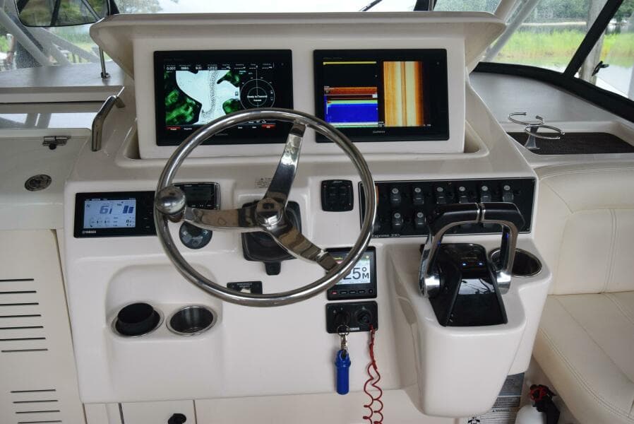 2016 Grady-White Express 330