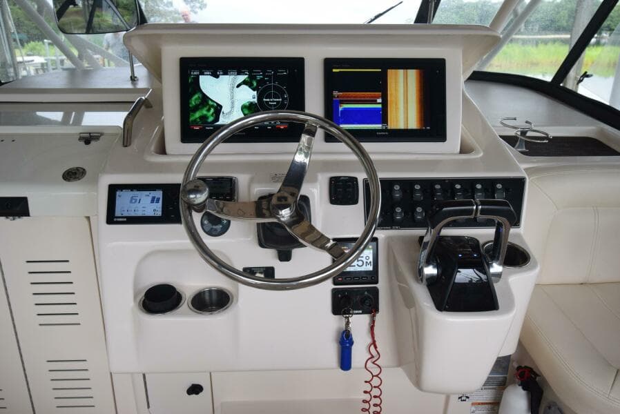 2016 Grady-White Express 330