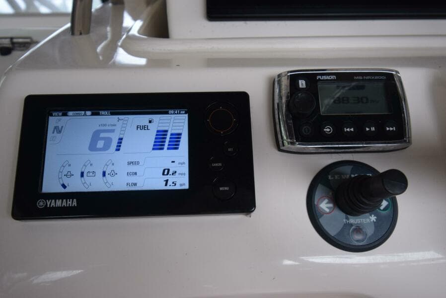 2016 Grady-White Express 330