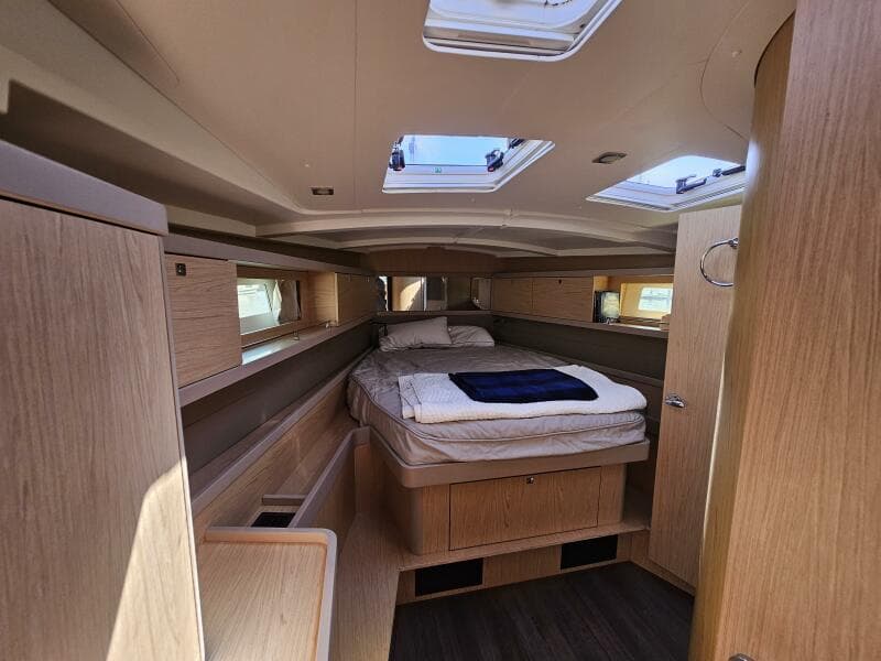 2017 Beneteau Oceanis 45 - Master Cabin