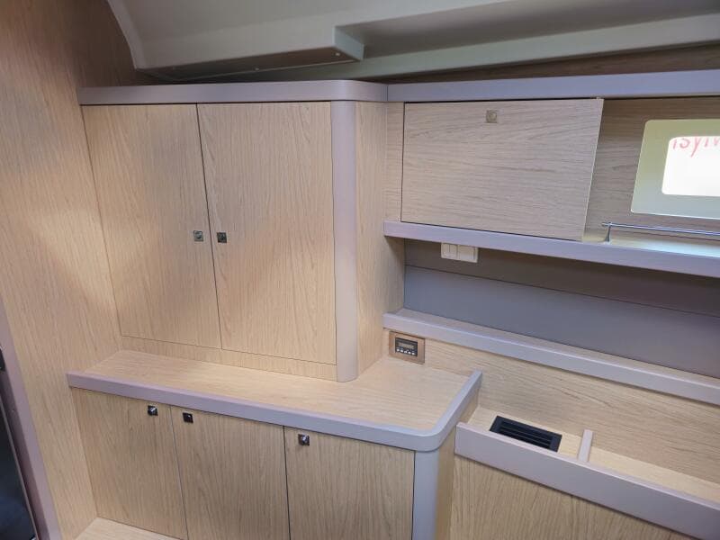 2017 Beneteau Oceanis 45 - Master Cabin