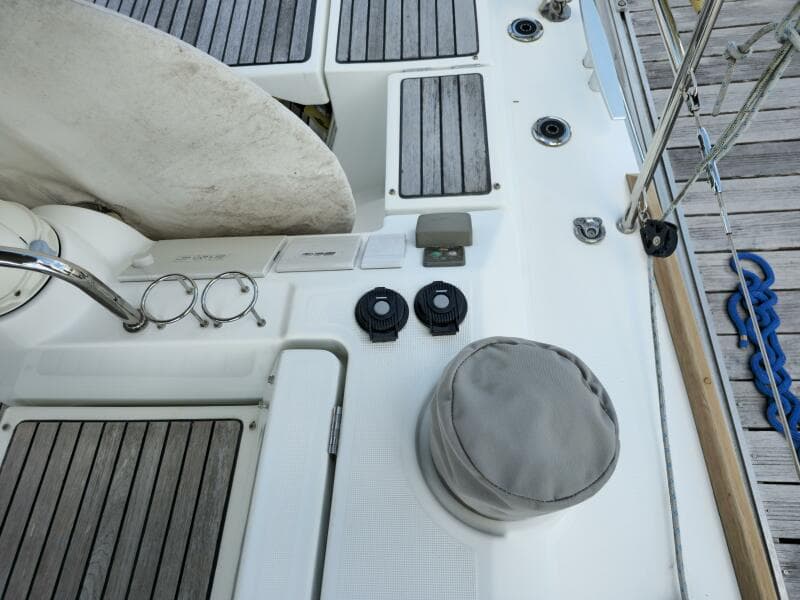 2017 Beneteau Oceanis 45 - Electric Winch