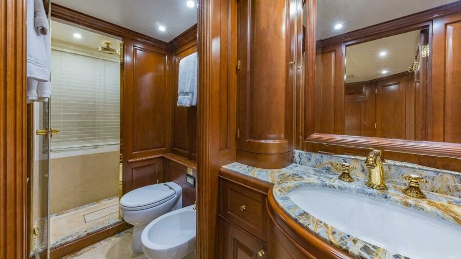 Lower Deck Stbd VIP Ensuite