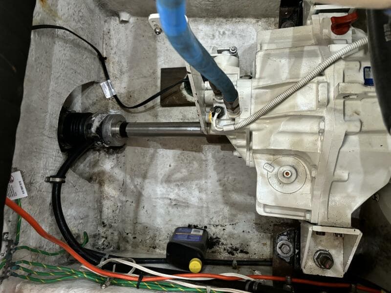 2000 Bayliner 3788 Command Bridge