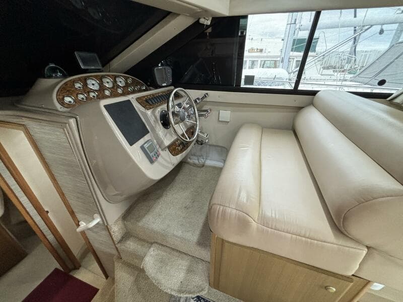 2000 Bayliner 3788 Command Bridge