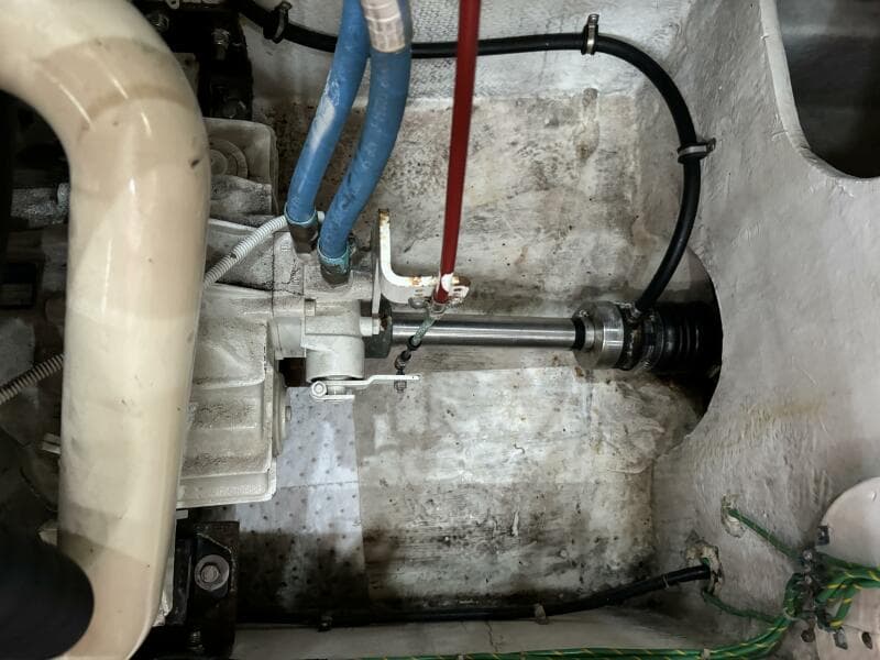 2000 Bayliner 3788 Command Bridge