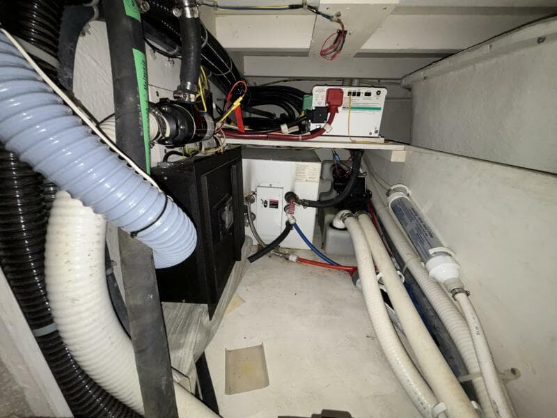 2000 Bayliner 3788 Command Bridge